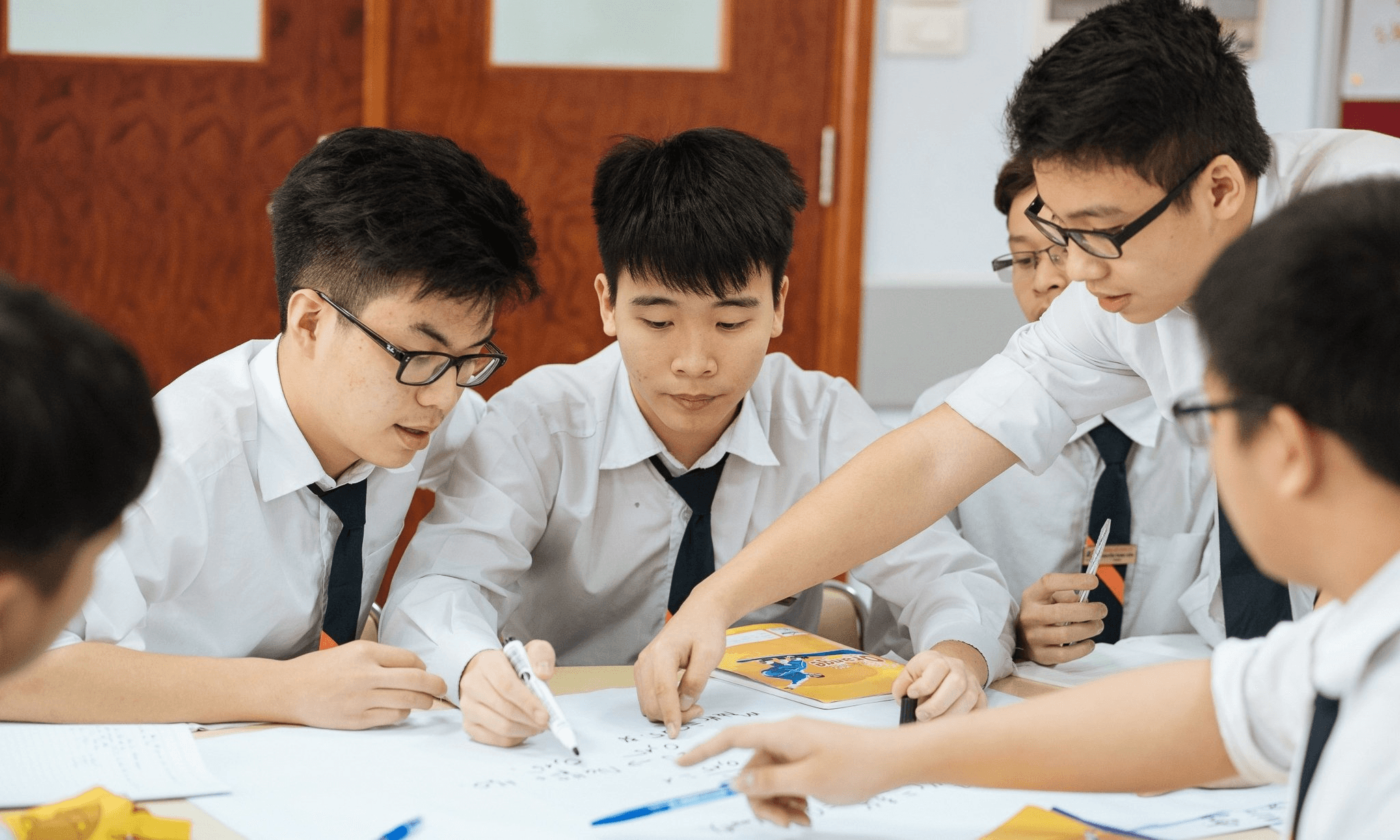Bộ GD&ĐT cho phép trường học đề nghị “nới khung” dạy thêm quá 2 tiết mỗi môn mỗi tuần nếu học sinh có nhu cầu. (Ảnh minh họa)