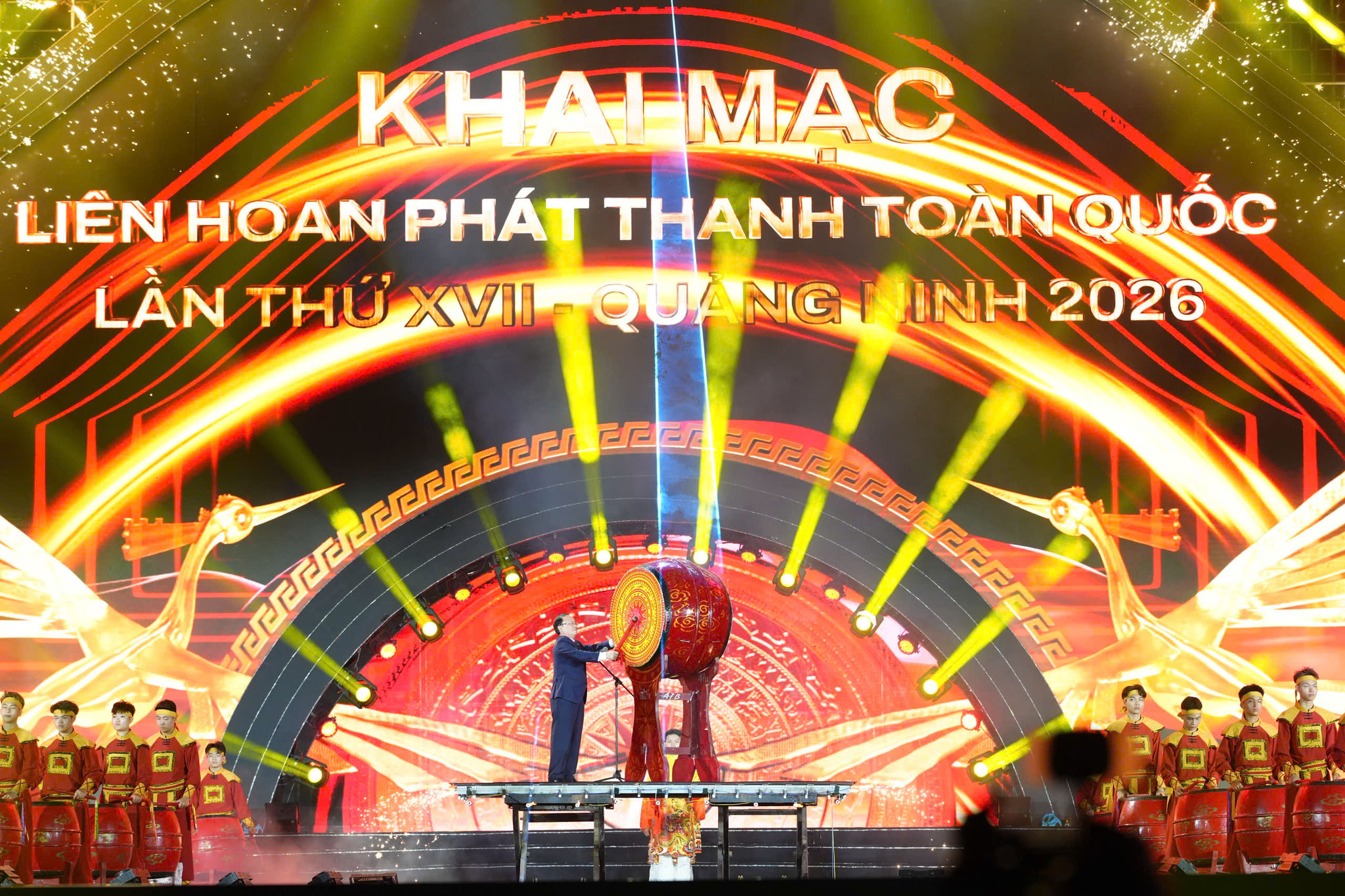 Tổng Giám đốc VOV Đỗ Tiến Sỹ đánh trống khai mạc Liên hoan Phát thanh toàn quốc lần thứ XVII - Quảng Ninh 2026.