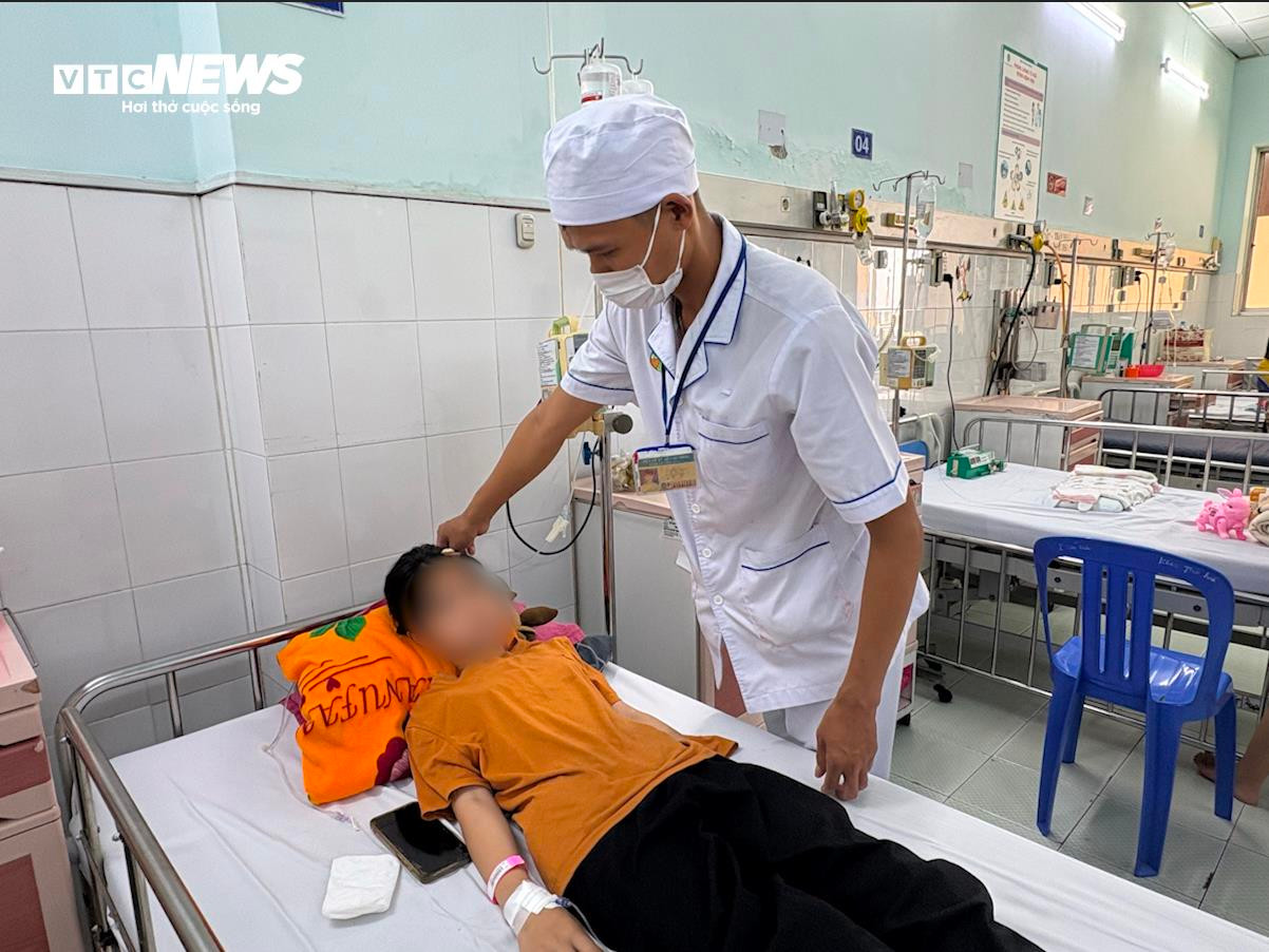 Bệnh nhi điều trị tại phòng cấp cứu, khoa Tiêu hoá, Bệnh viện Nhi Đồng 2.