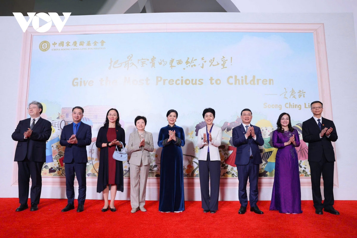 phu nhân ngô phương ly thăm trung tâm tống khánh linh tại bắc kinh, trung quốc hình ảnh 2 phu nhan ngo phuong ly tham trung tam tong khanh linh tai bac kinh, trung quoc hinh anh 2