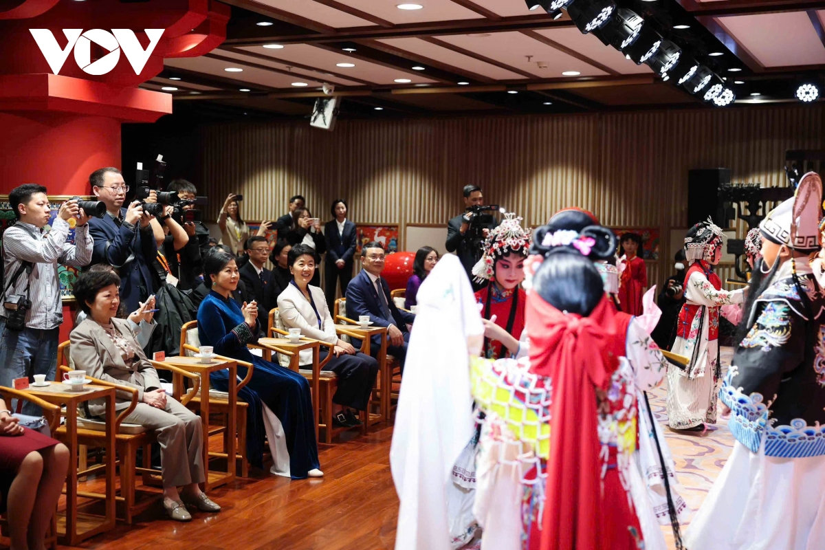 phu nhân ngô phương ly thăm trung tâm tống khánh linh tại bắc kinh, trung quốc hình ảnh 6 phu nhan ngo phuong ly tham trung tam tong khanh linh tai bac kinh, trung quoc hinh anh 6