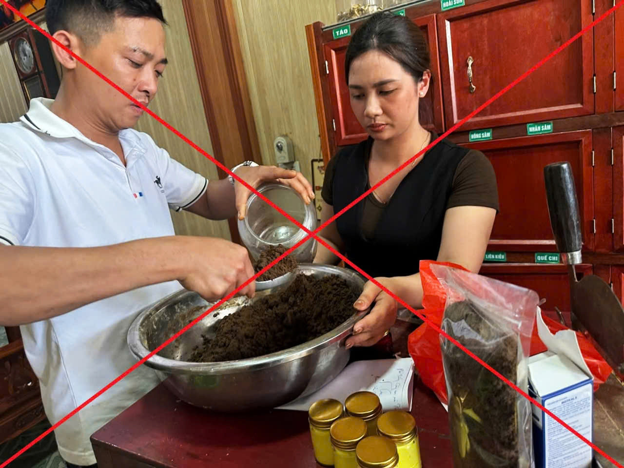 Các đối tượng chế thuốc giả, gắn mác 