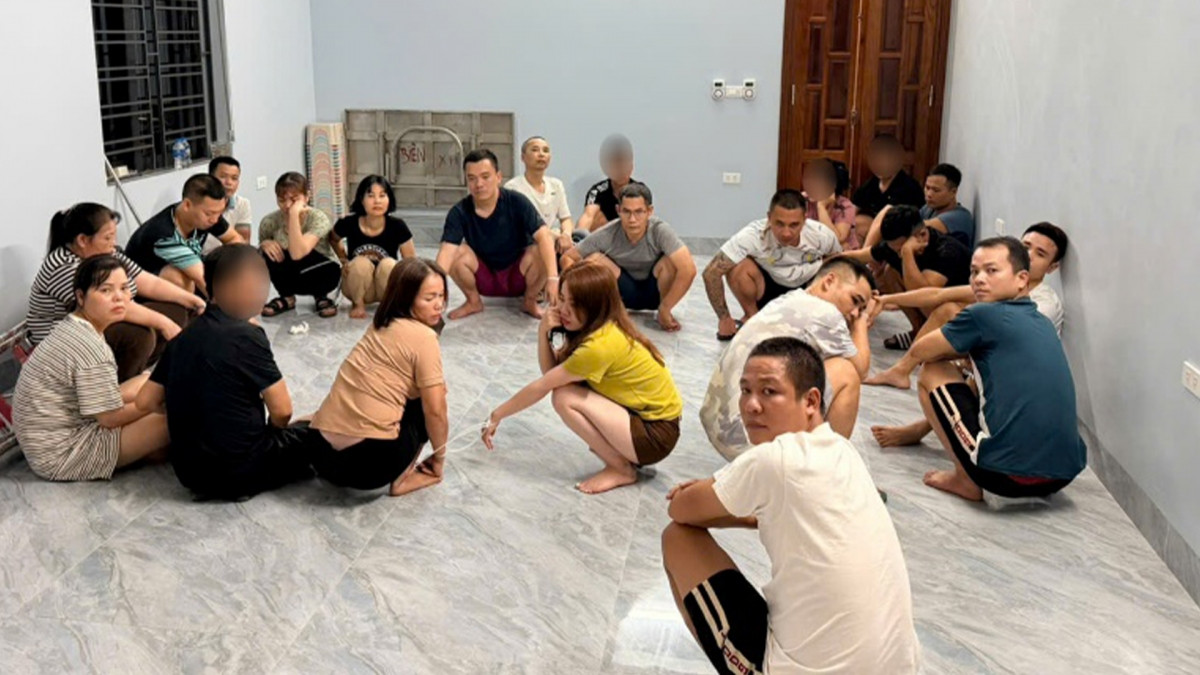 bắt giữ 18 đối tượng đánh bạc và tổ chức đánh bạc hình ảnh 2 bat giu 18 doi tuong danh bac va to chuc danh bac hinh anh 2