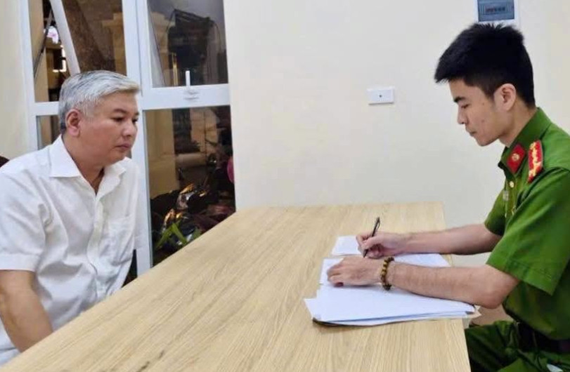 tam giu doi tuong lai xe co nong do con, hanh hung tai xe khac o ha noi hinh anh 1