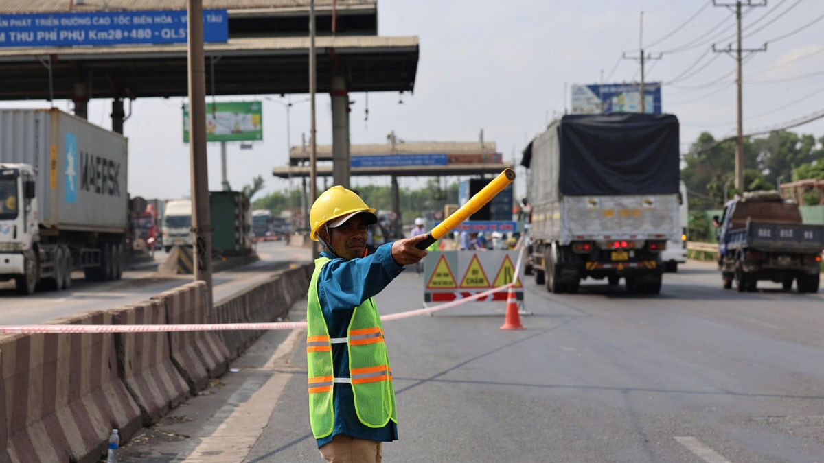 tháo dỡ hai trạm thu phí bỏ hoang trên quốc lộ 51 đoạn qua Đồng nai hình ảnh 1 thao do hai tram thu phi bo hoang tren quoc lo 51 doan qua Dong nai hinh anh 1
