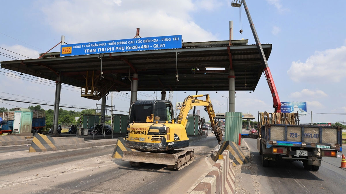 tháo dỡ hai trạm thu phí bỏ hoang trên quốc lộ 51 đoạn qua Đồng nai hình ảnh 2 thao do hai tram thu phi bo hoang tren quoc lo 51 doan qua Dong nai hinh anh 2