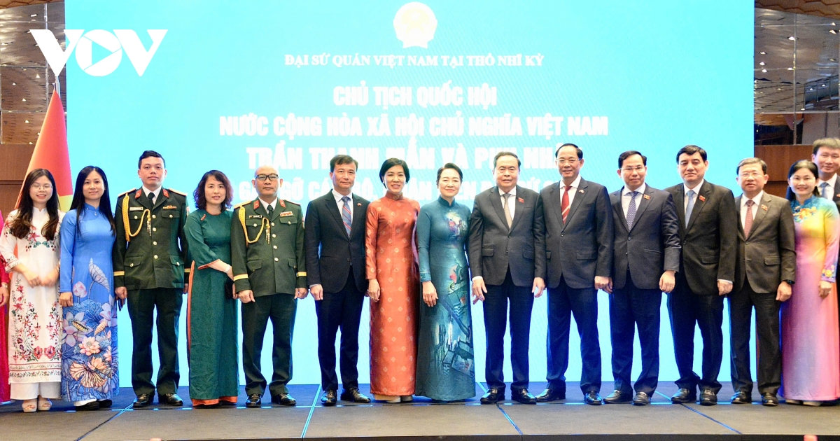 chủ tịch quốc hội trần thanh mẫn gặp cộng đồng người việt nam tại thổ nhĩ kỳ hình ảnh 2 chu tich quoc hoi tran thanh man gap cong dong nguoi viet nam tai tho nhi ky hinh anh 2