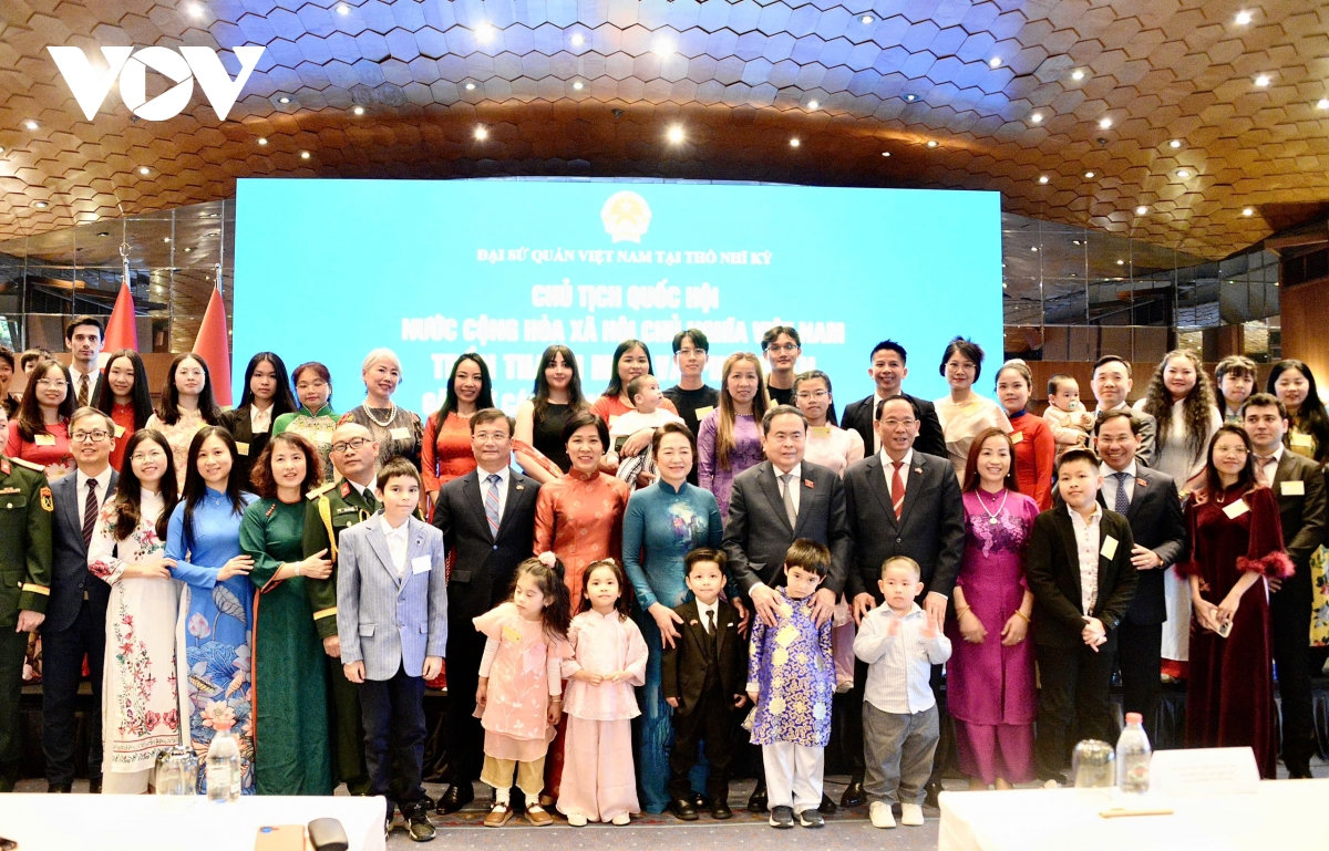 chủ tịch quốc hội trần thanh mẫn gặp cộng đồng người việt nam tại thổ nhĩ kỳ hình ảnh 3 chu tich quoc hoi tran thanh man gap cong dong nguoi viet nam tai tho nhi ky hinh anh 3