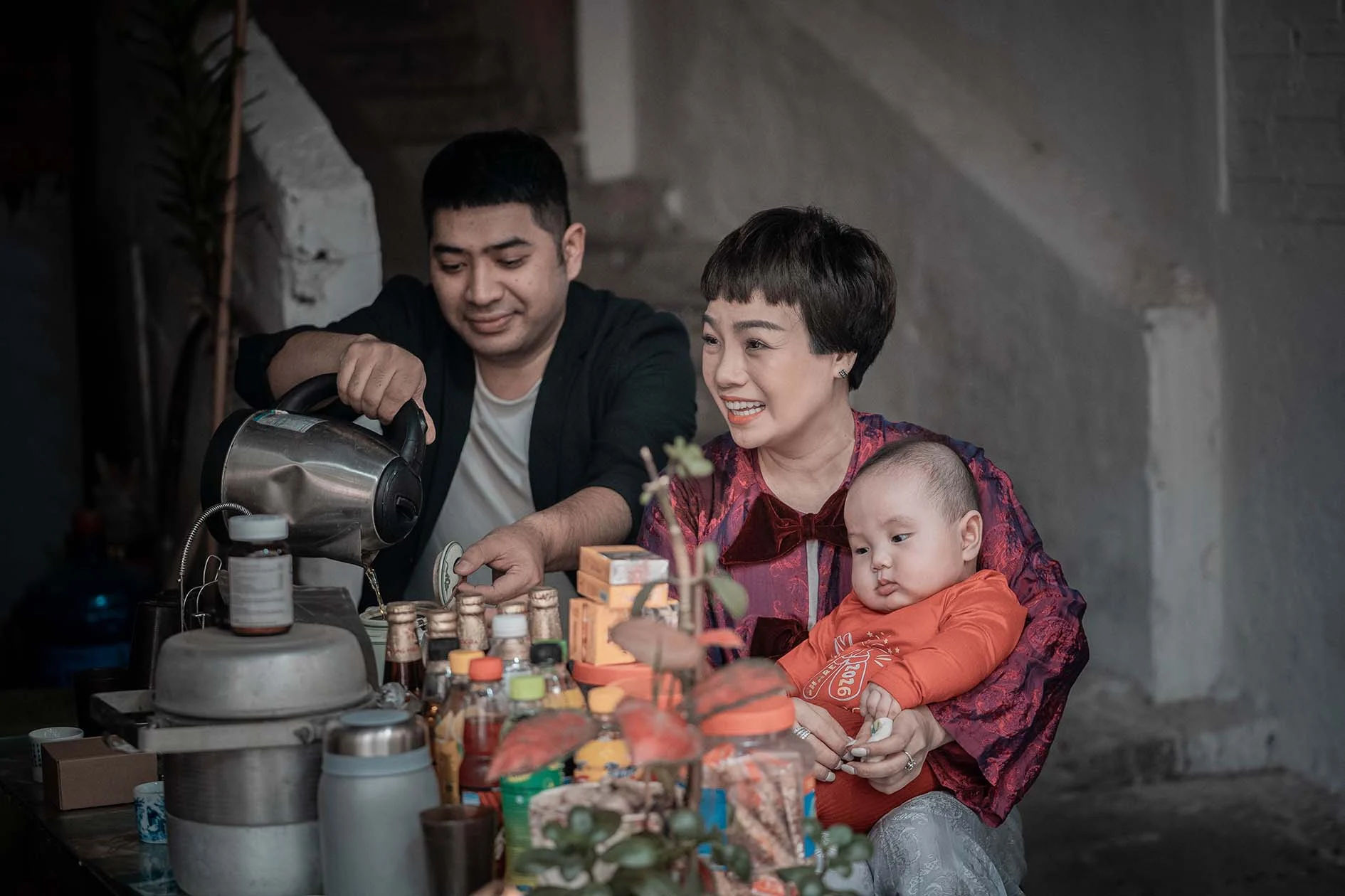Ca sĩ Ngọc Khuê và con trai Dino.