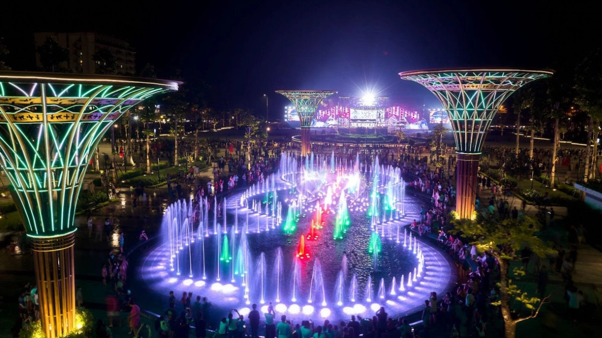 tung duong, ha nhi, lam bao ngoc gop mat dem khai mac le hoi du lich bien sam son hinh anh 5