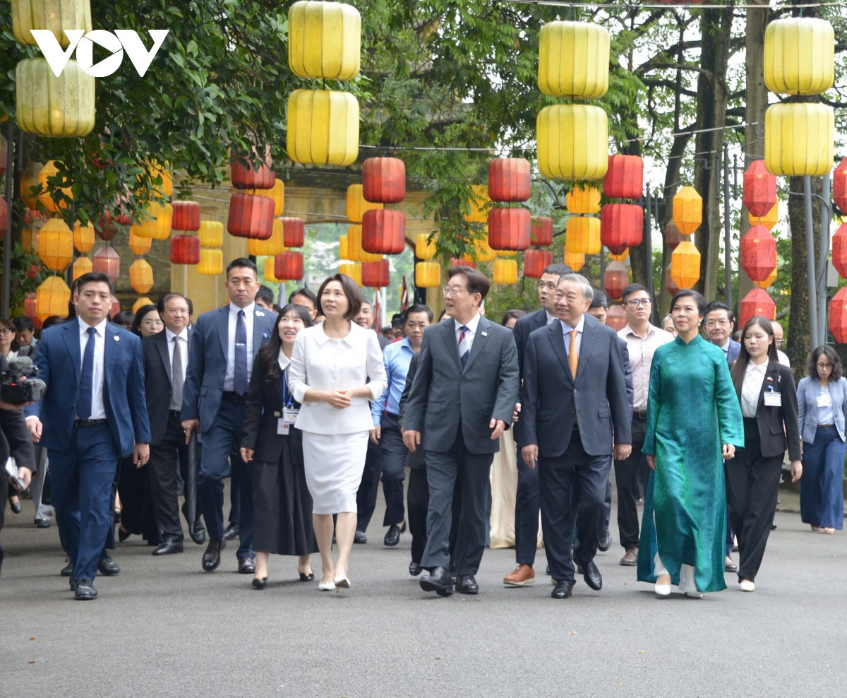 tong bi thu, chu tich nuoc va tong thong han quoc tham quan hoang thanh thang long hinh anh 1