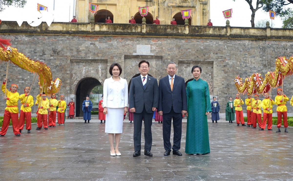 tong bi thu, chu tich nuoc va tong thong han quoc tham quan hoang thanh thang long hinh anh 3