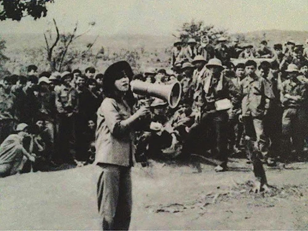 nsnd_thanh_hoa_bieu_dien_van_ngh.jpg