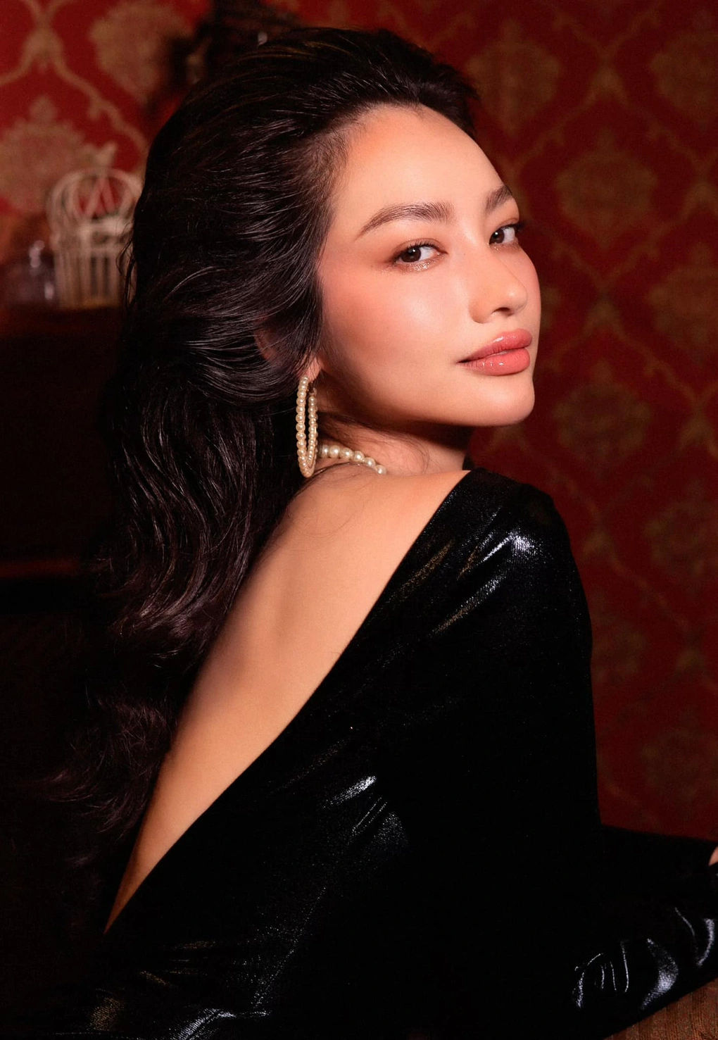 Sau đó, cô đại diện Việt Nam tham dự Miss Earth 2007 và giành giải “Hoa hậu Thời trang”.