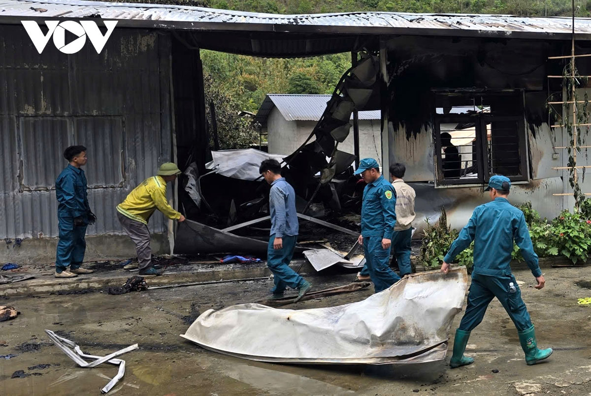 cháy nhà trong đêm ở lai châu, 3 trẻ nhỏ tử vong thương tâm hình ảnh 2 chay nha trong dem o lai chau, 3 tre nho tu vong thuong tam hinh anh 2