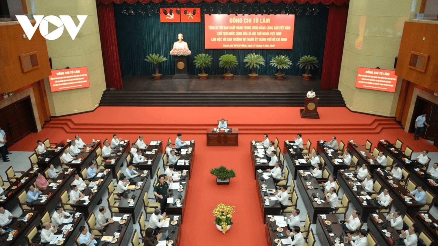 Quang cảnh cuộc làm việc.