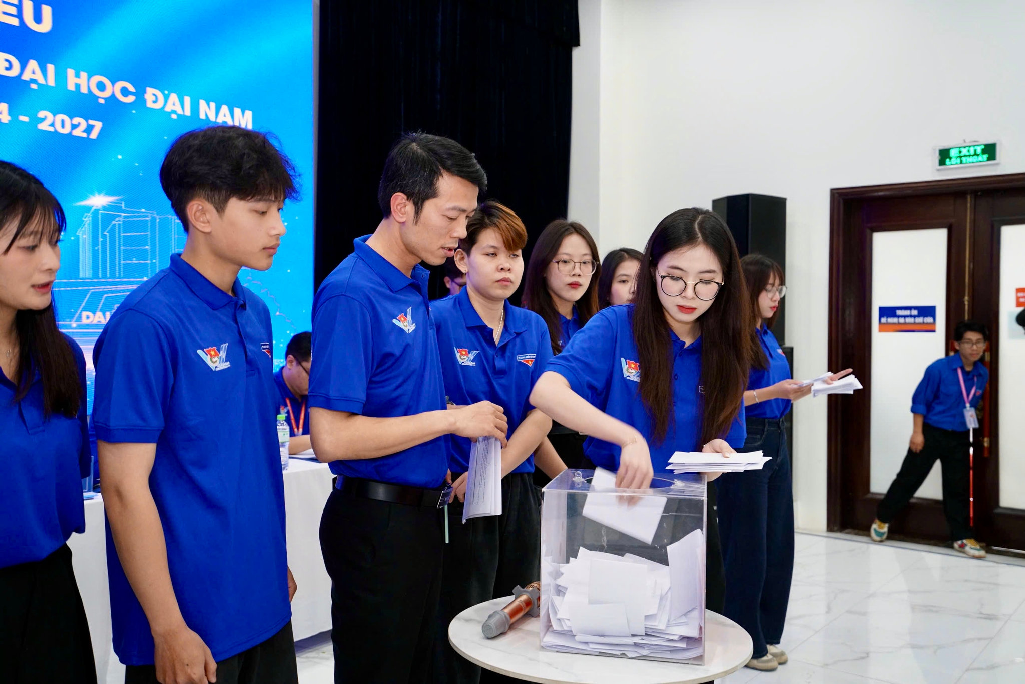 Cô còn là Phó bí thư Liên Chi Đoàn Khoa Quản trị Kinh Doanh và Marketing năng động và tích cực trong các hoạt động thanh niên.