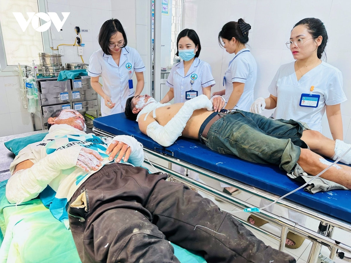 dùng xăng chữa bỏng, hai người đàn ông phải nhập viện hình ảnh 1 dung xang chua bong, hai nguoi dan ong phai nhap vien hinh anh 1