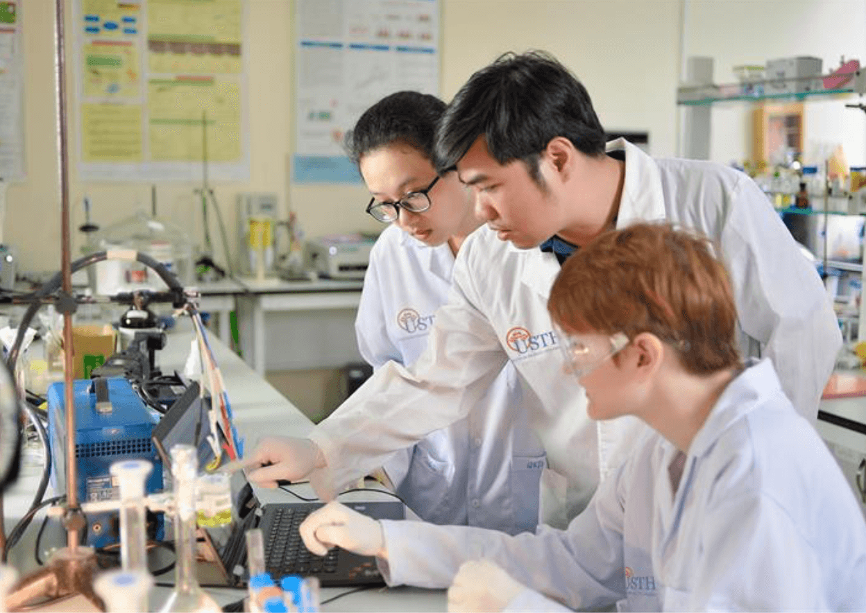 Bộ GD&ĐT dự kiến cấp học bổng 37-55 triệu đồng/năm cho sinh viên 15 ngành. (Ảnh minh họa: Moet)