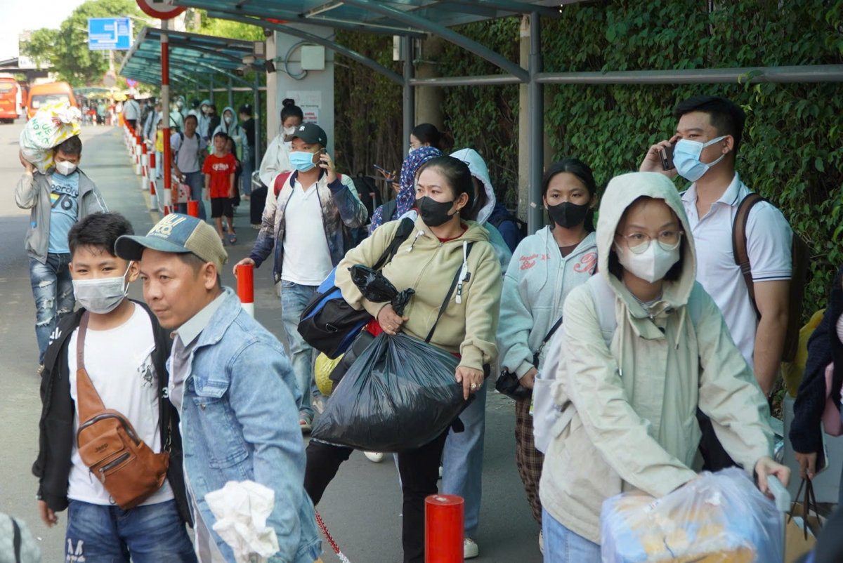 cua ngo tp.hcm dong duc chieu 3 5, un tac cuc bo tai nhieu diem hinh anh 6