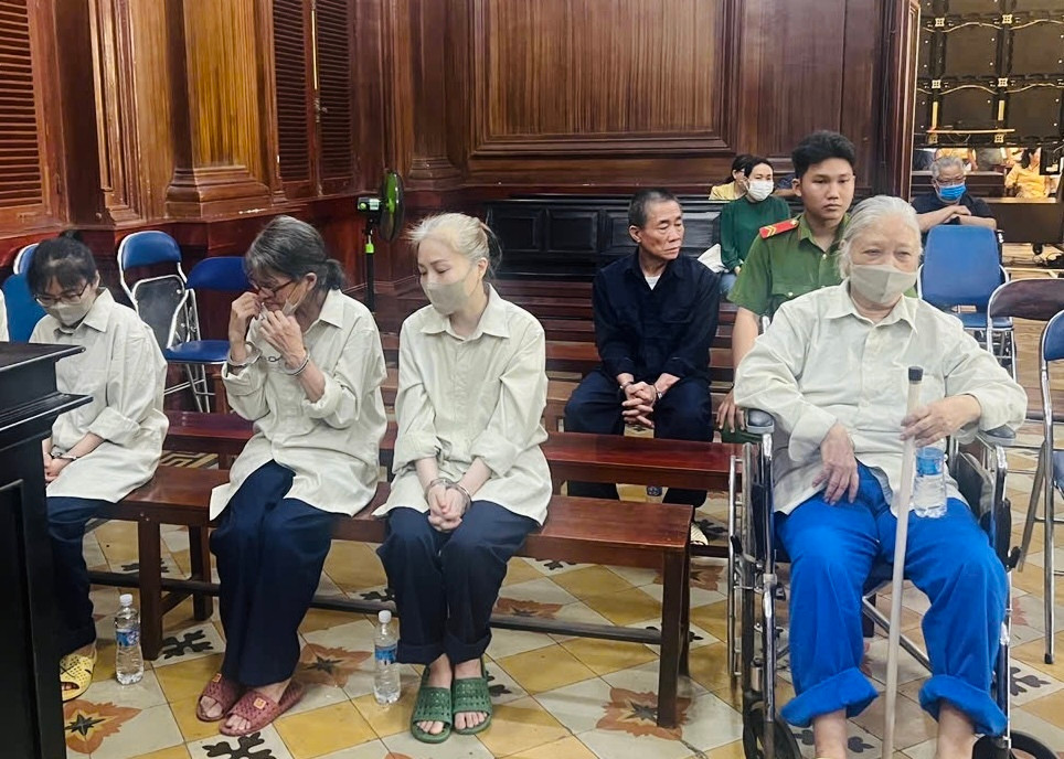 Các bị cáo tại phiên toà.