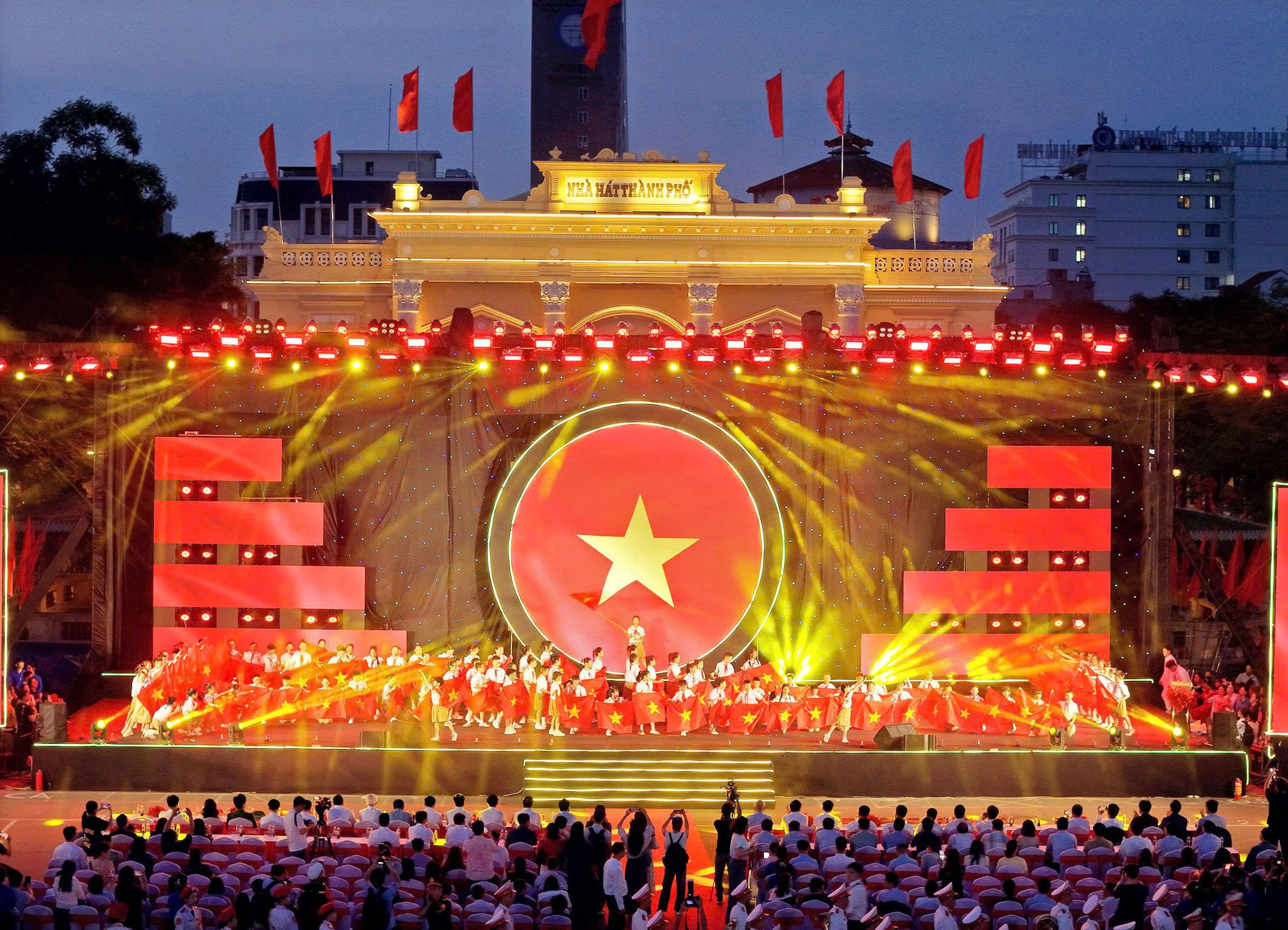 Hưởng ứng Lễ hội Hoa Phượng Đỏ - Hải Phòng 2026, nhằm thiết thực chào mừng kỷ niệm 71 năm Ngày giải phóng Hải Phòng (13/5/1955 - 13/5/2026), Ban Tổ chức Lễ hội Hoa Phượng Đỏ - Hải Phòng 2026 tổ chức chuỗi hoạt động văn hóa, nghệ thuật và trưng bày tại khu vực trung tâm thành phố.