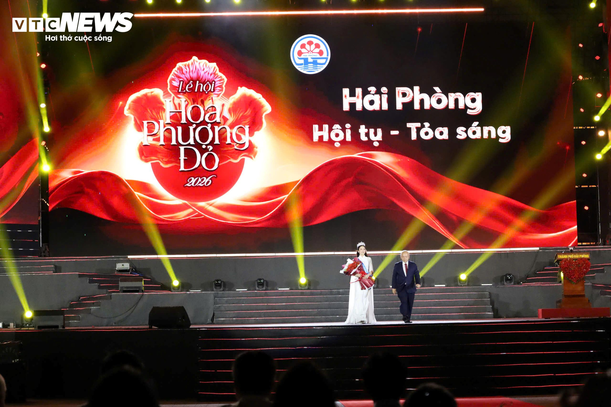 Lãnh đạo TP Hải Phòng trao danh hiệu Đại sứ Du lịch thành phố Hải Phòng cho Á hậu 2 Hoa hậu Việt Nam 2024 Nguyễn Thị Vân Nhi.