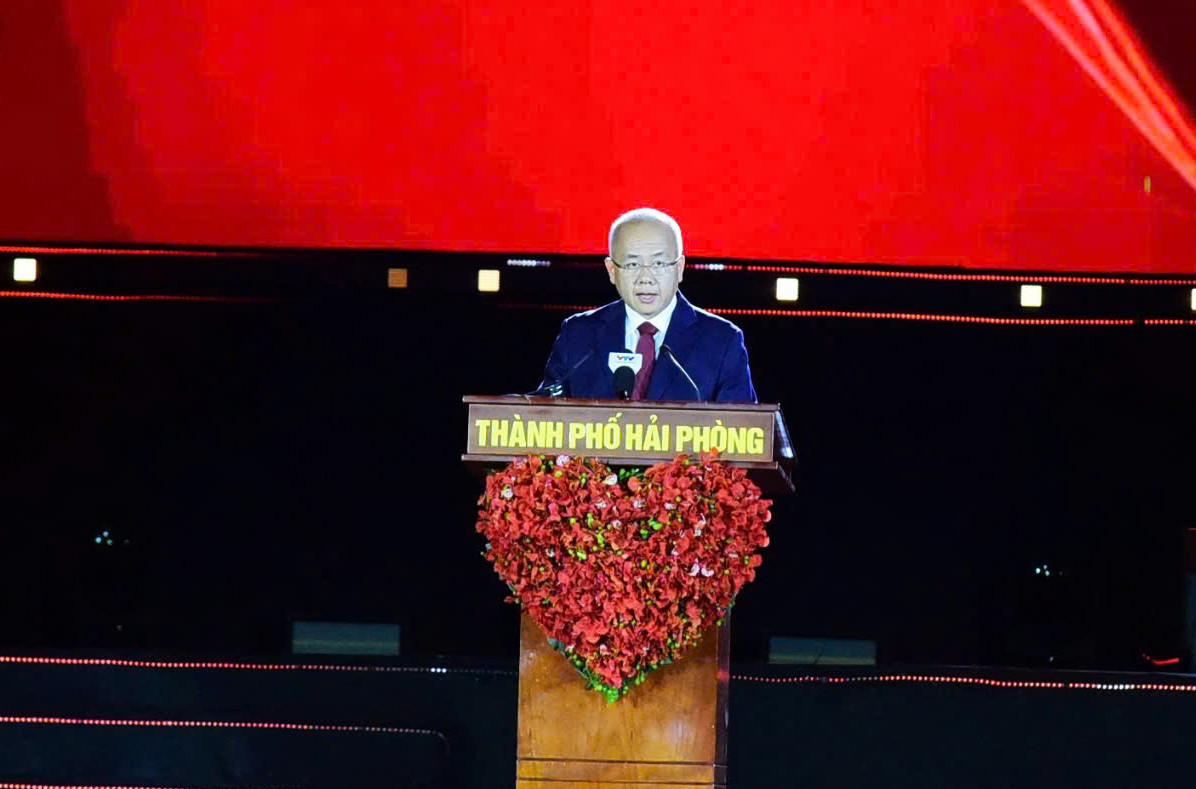 Ông Đỗ Thành Trung, Chủ tịch UBND TP Hải Phòng, phát biểu khai mạc lễ hội Hoa Phượng Đỏ 2026.