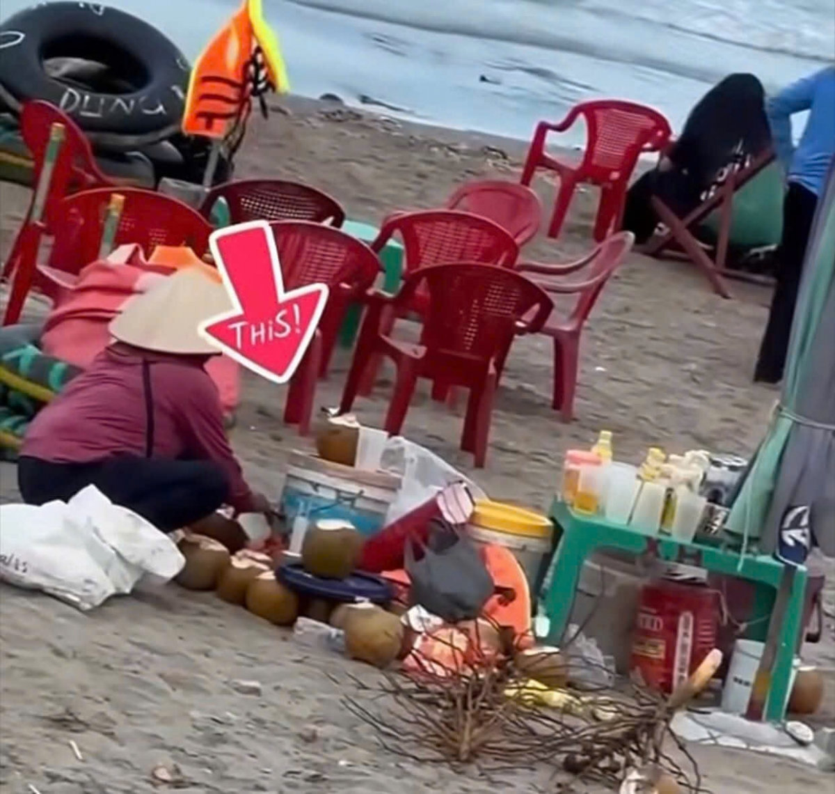 vu gom nuoc dua thua o bai tam thinh long nguoi phu nu bi dinh chi kinh doanh hinh anh 1