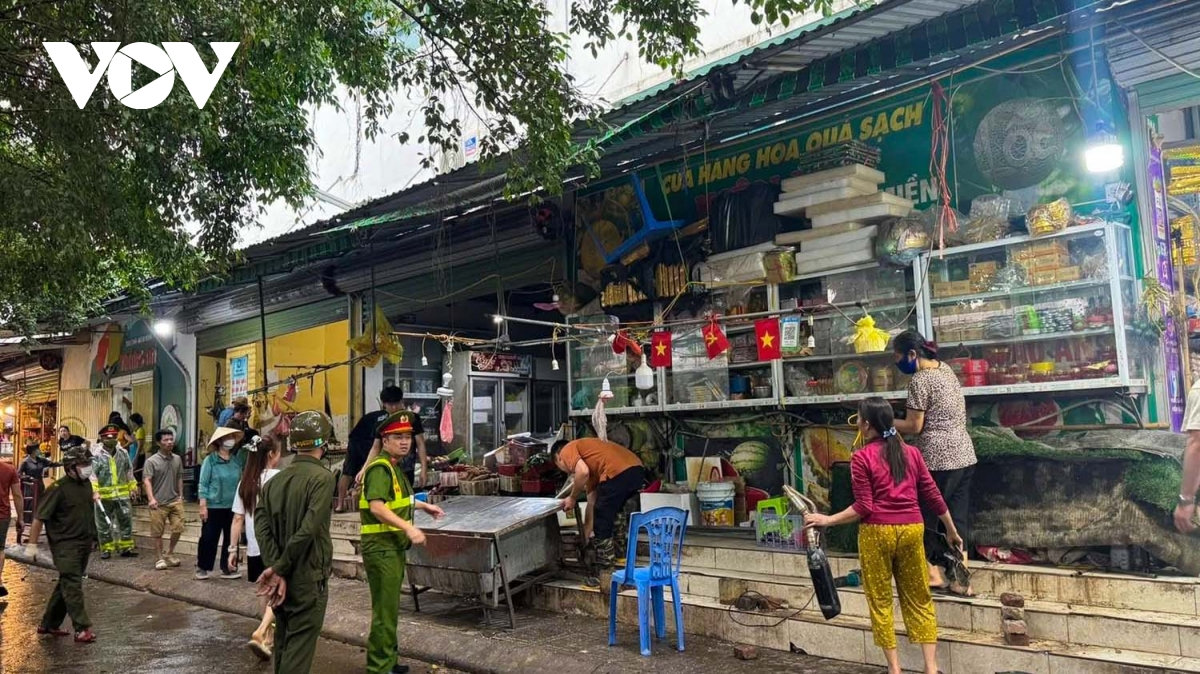 ha noi ra quan dep cho coc duoi chan chung cu hh linh Dam hinh anh 12