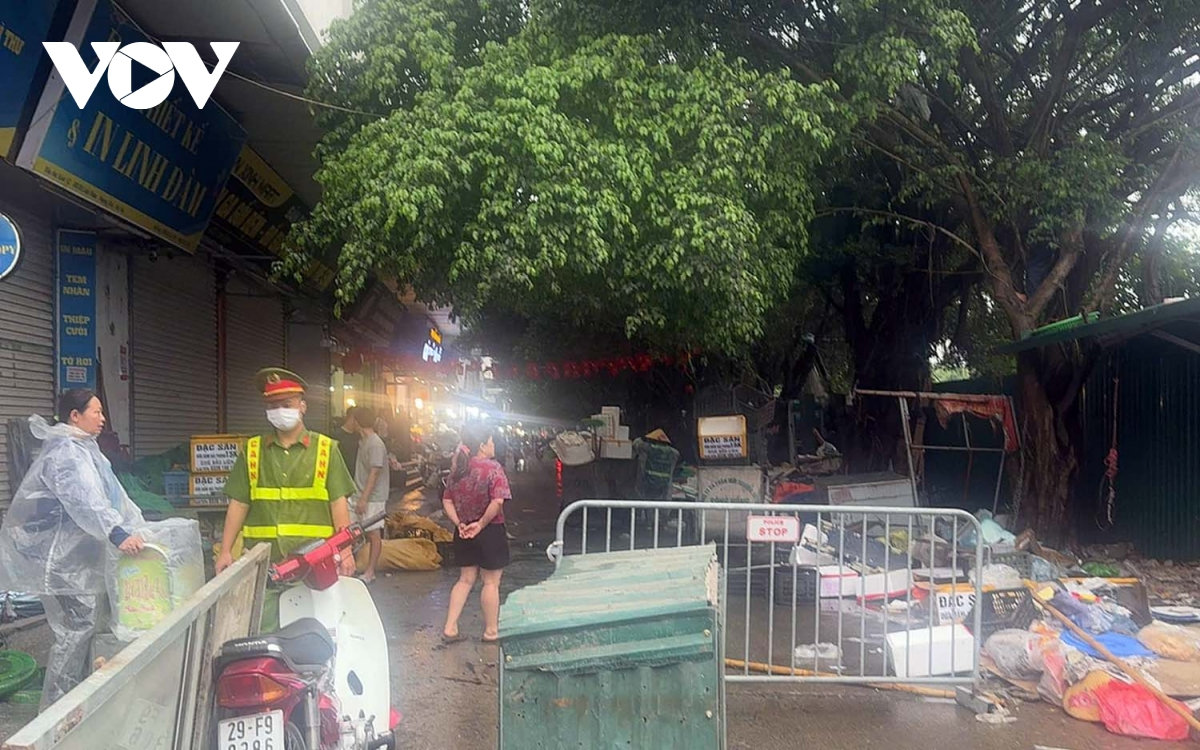 ha noi ra quan dep cho coc duoi chan chung cu hh linh Dam hinh anh 8