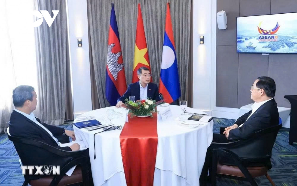 thu tuong ba nuoc campuchia - lao - viet nam an sang va lam viec hinh anh 4