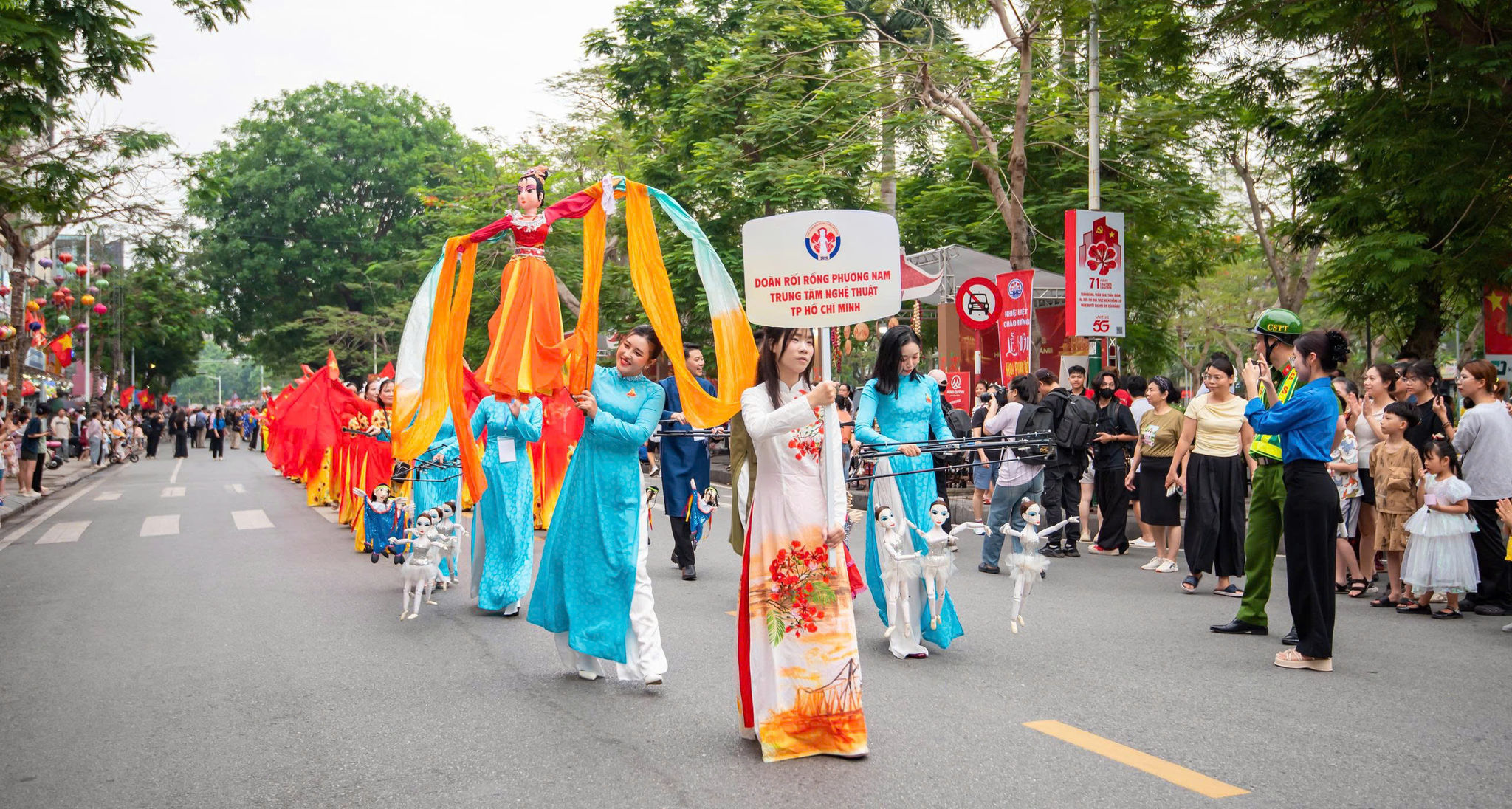 Đặc biệt, Liên hoan Múa rối Hải Phòng mở rộng còn mang ý nghĩa đặt nền móng cho định hướng xây dựng Hải Phòng trở thành “Thành phố âm nhạc”, nơi hội tụ, lan tỏa và phát triển các giá trị nghệ thuật đa dạng, từ truyền thống đến hiện đại, từ dân gian đến đương đại.