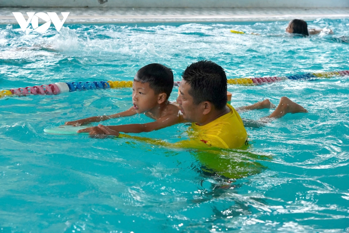 dạy bơi trong nhà trường giúp phòng, chống đuối nước cho học sinh hình ảnh 4 day boi trong nha truong giup phong, chong duoi nuoc cho hoc sinh hinh anh 4