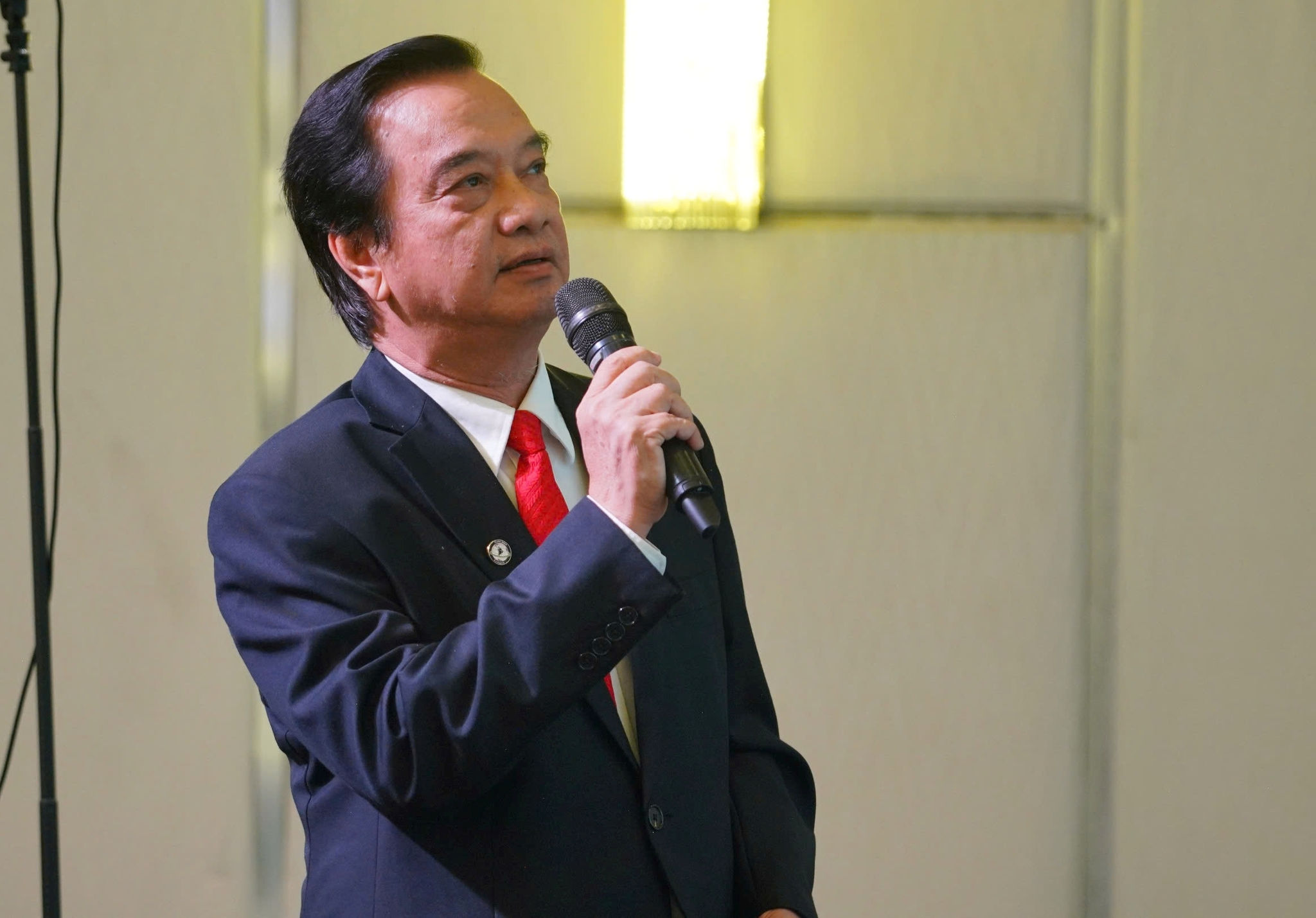PGS.TS.BS Nguyễn Thanh Vân, Chủ tịch Hội phẫu thuật tạo hình thẩm mỹ TP.HCM chia sẻ tại Thẩm mỹ an toàn: Từ pháp lý đến thực hành y khoa do Báo Tiền Phong tổ chức. (Ảnh: Đại Việt)
