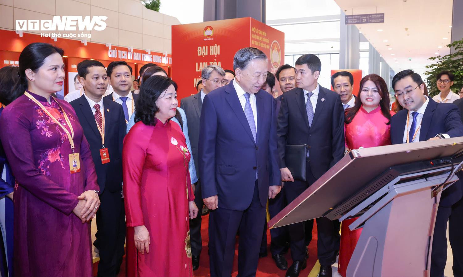 Tổng Bí thư, Chủ tịch nước Tô Lâm tham quan không gian trưng bày 
