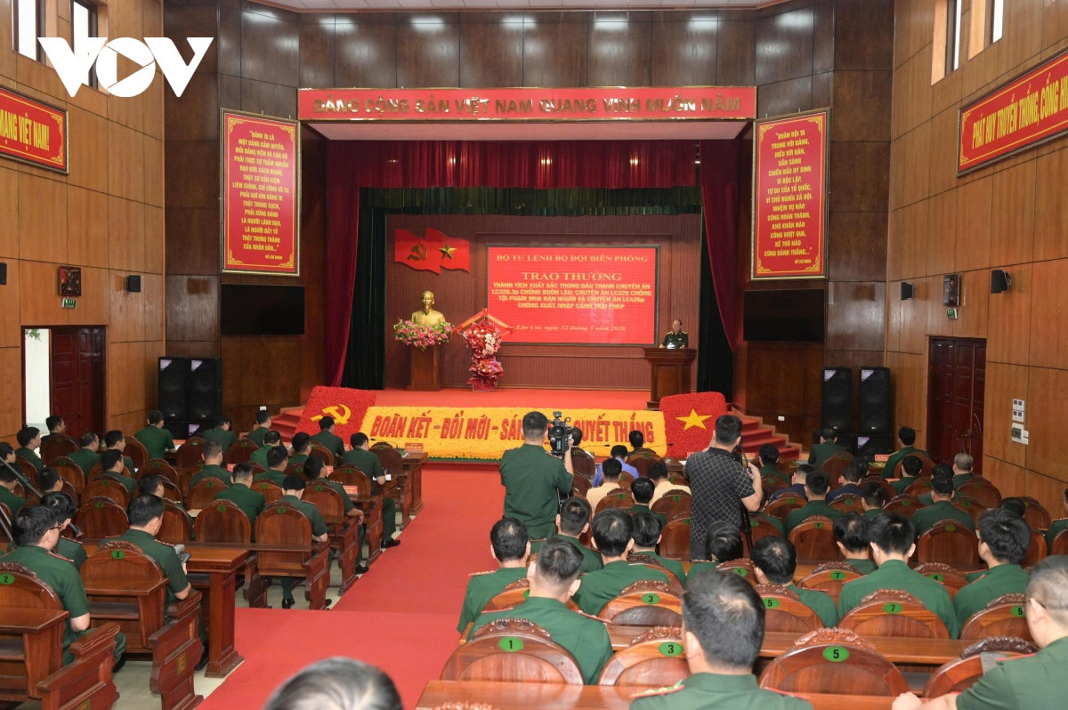 khen thưởng nóng lực lượng phá 3 chuyên án lớn trên biên giới lào cai hình ảnh 2 khen thuong nong luc luong pha 3 chuyen an lon tren bien gioi lao cai hinh anh 2