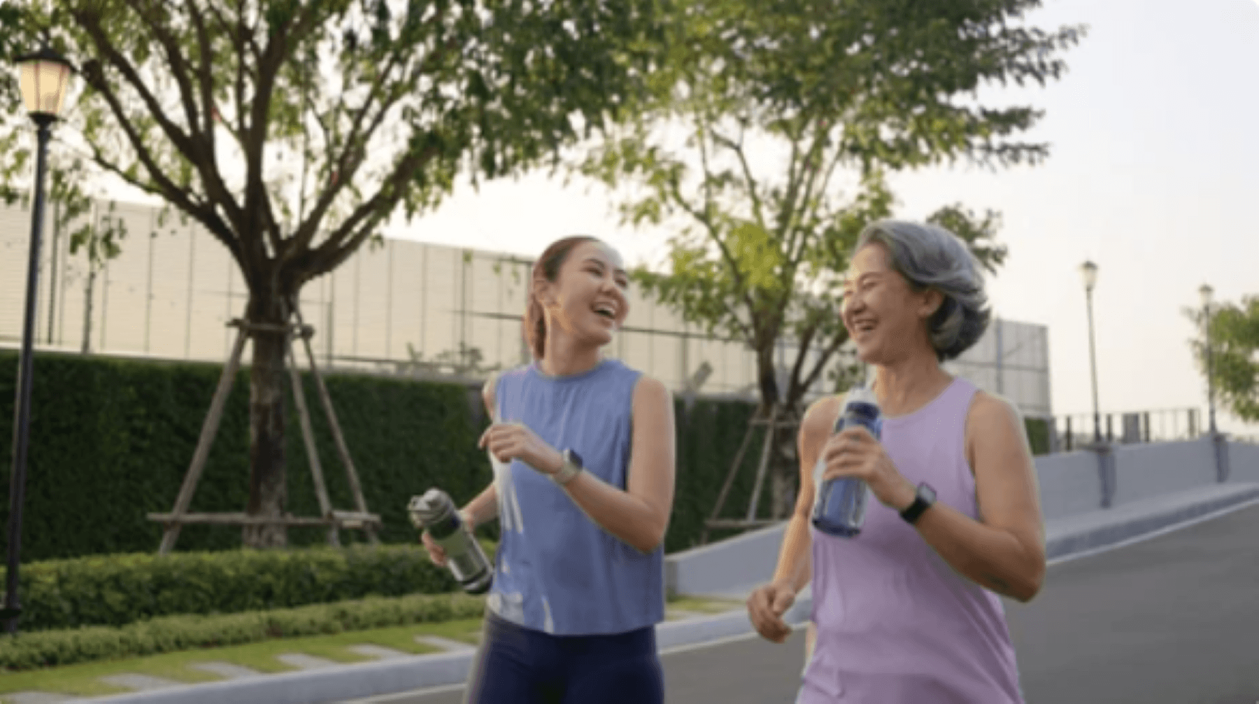Đi bộ vào buổi sáng có thể mang lại nhiều lợi ích tích cực cho sức khỏe vì nhiều lý do khác nhau (Ảnh: Shutterstock)