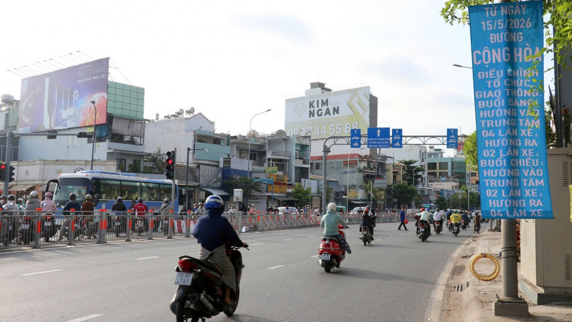 Đường cộng hòa thông thoáng trong ngày chính thức áp dụng phân làn linh hoạt hình ảnh 7 Duong cong hoa thong thoang trong ngay chinh thuc ap dung phan lan linh hoat hinh anh 7