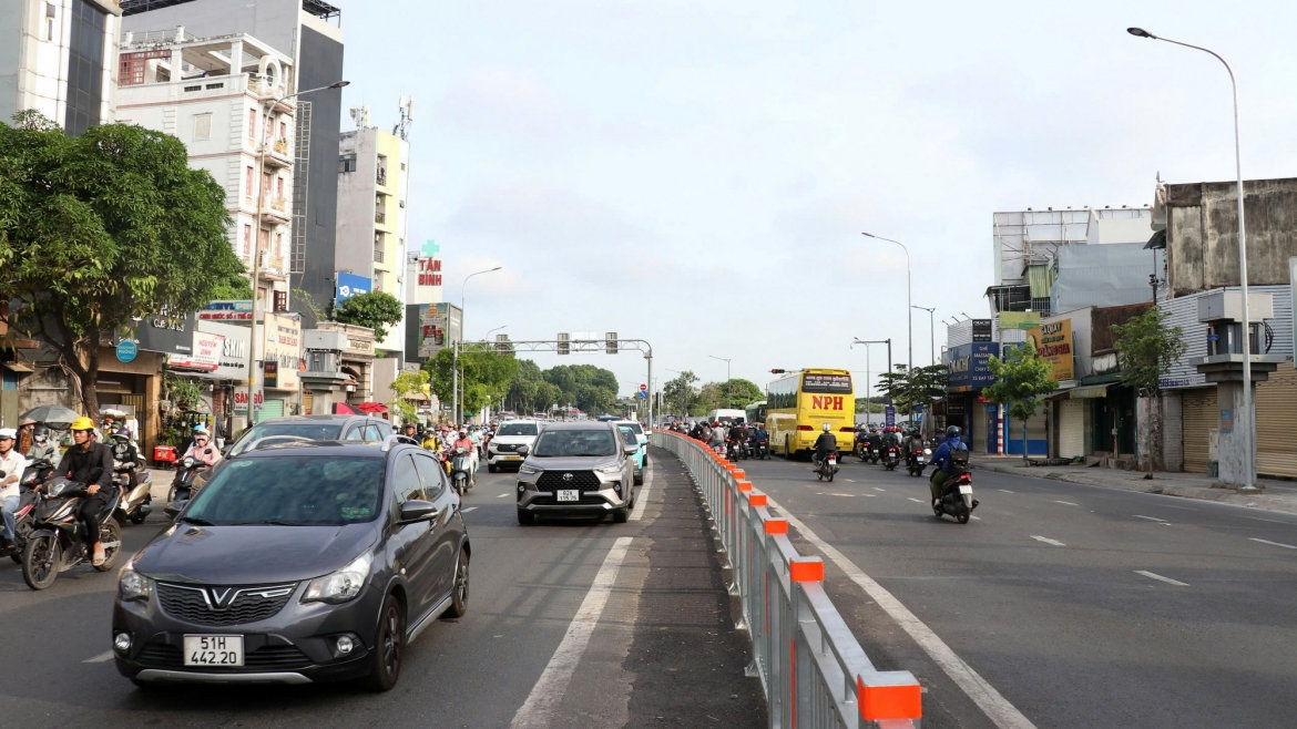 Đường cộng hòa thông thoáng trong ngày chính thức áp dụng phân làn linh hoạt hình ảnh 8 Duong cong hoa thong thoang trong ngay chinh thuc ap dung phan lan linh hoat hinh anh 8