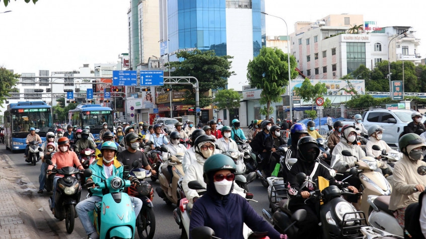Đường cộng hòa thông thoáng trong ngày chính thức áp dụng phân làn linh hoạt hình ảnh 1 Duong cong hoa thong thoang trong ngay chinh thuc ap dung phan lan linh hoat hinh anh 1