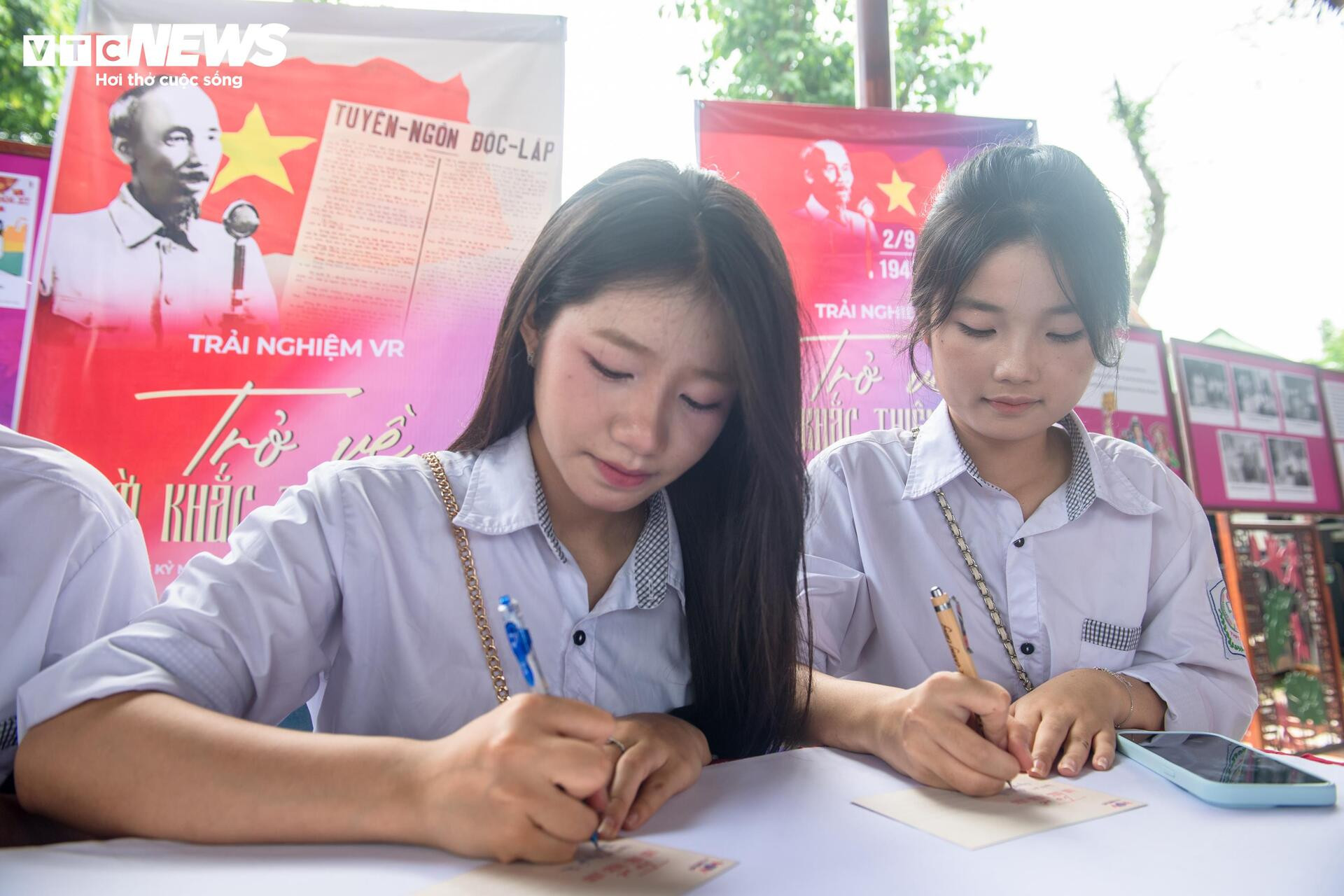 Những dòng lưu bút cảm xúc 'Trở về khoảnh khắc thiêng liêng' ở Nghệ An - 7