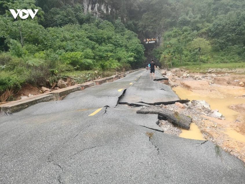 mua lu tan pha duong xa, gay ngap cuc bo, cao bang khan truong ung pho hinh anh 3