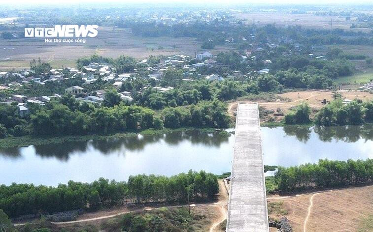 Lãnh đạo thành phố yêu cầu xử lý dứt điểm các tồn tại, vướng mắc, bảo đảm quỹ đất tái định cư cho các hộ dân bị ảnh hưởng; trường hợp vượt thẩm quyền phải báo cáo, đề xuất UBND thành phố xem xét, chỉ đạo.