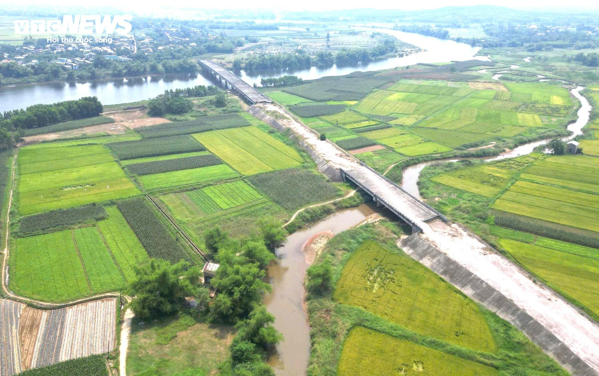Cầu Tây An 1 và Tây An 2 thuộc tuyến đường tránh lũ kết hợp phát triển đô thị tại xã Nam Phước, TP Đà Nẵng. Dự án được triển khai từ tháng 4/2020, với tổng mức đầu tư khoảng 250 tỷ đồng, trước đây do UBND huyện Duy Xuyên (cũ) làm chủ đầu tư, sau khi sáp nhập địa giới hành chính được chuyển về TP Đà Nẵng quản lý.
