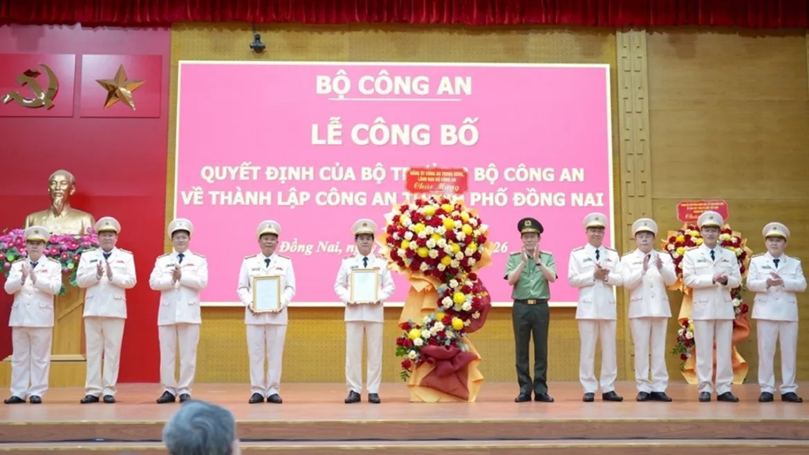 bo truong luong tam quang du le cong bo thanh lap cong an thanh pho Dong nai hinh anh 1