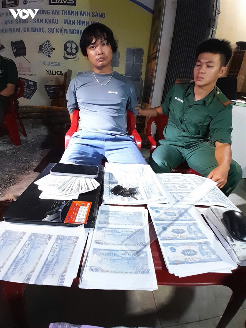 Đồn biên phòng sa huỳnh bắt quả tang đối tượng làm tiền giả hình ảnh 1 Don bien phong sa huynh bat qua tang doi tuong lam tien gia hinh anh 1