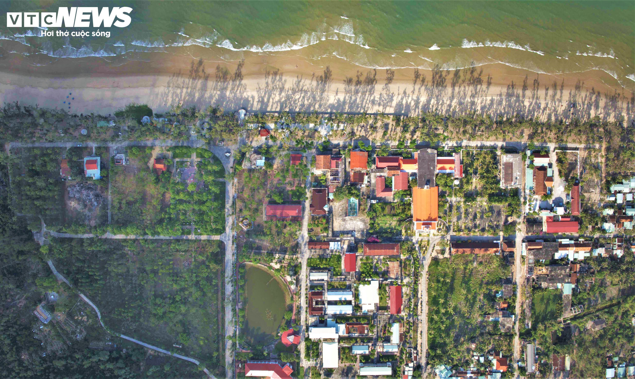 Sắp tới làng phong Quy Hòa di dời để nhường chỗ cho siêu dự án Khu đô thị du lịch nghỉ dưỡng quốc tế biển Ghềnh Ráng - Vũng Chua rộng gần 2.900 ha.