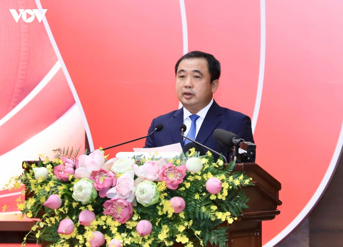 tổng bí thư, chủ tịch nước tô lâm trao tặng huy hiệu Đảng cho đảng viên lão thành tại hà nội hình ảnh 5 tong bi thu, chu tich nuoc to lam trao tang huy hieu Dang cho dang vien lao thanh tai ha noi hinh anh 5