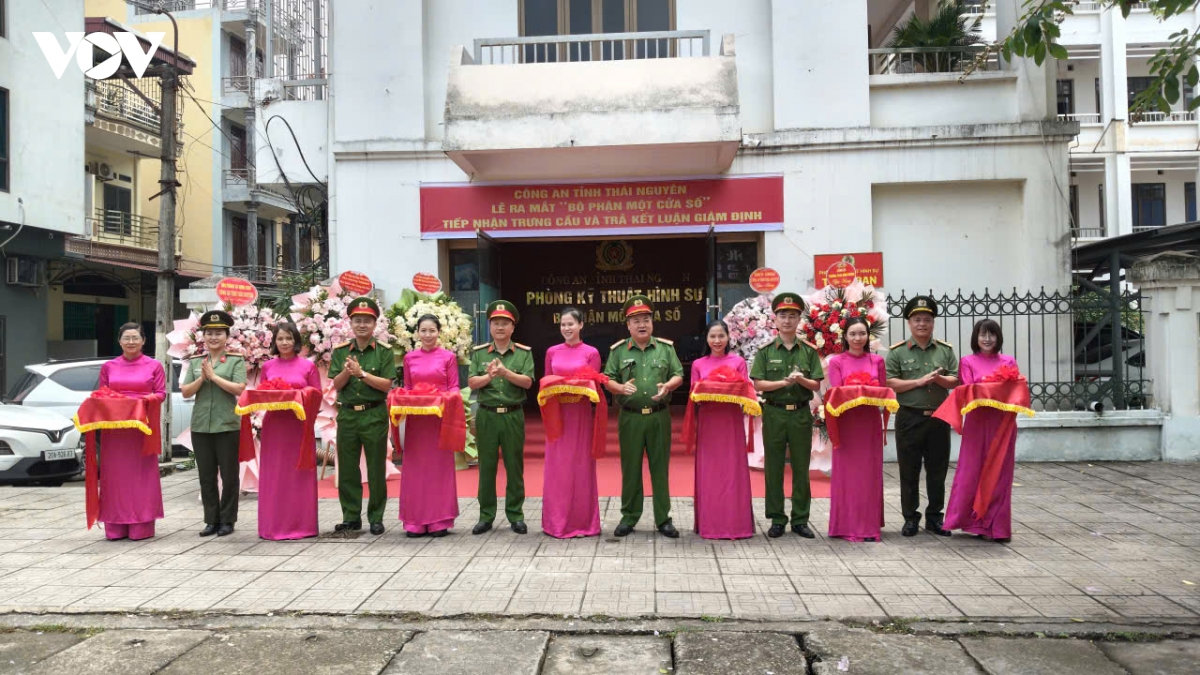 công an tỉnh thái nguyên ra mắt bộ phận một cửa số hình ảnh 1 cong an tinh thai nguyen ra mat bo phan mot cua so hinh anh 1